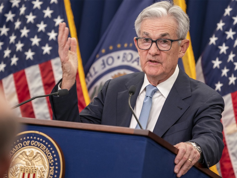 Federal Reserve Chairman Expects Inflation to Stay Above 2%, Leaves Room for Rate Hikes